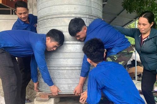 Tuổi trẻ Hà Tĩnh chung tay hỗ trợ nhân dân ứng phó bão số 5