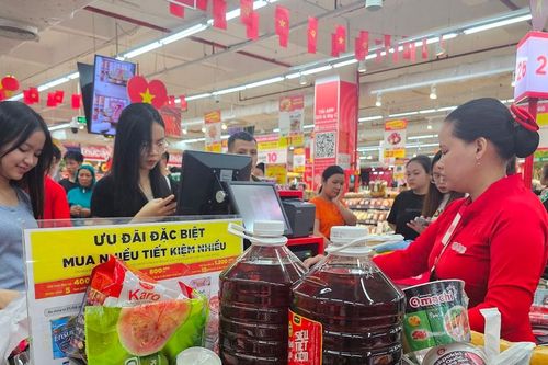 Nghệ An: Người dân tranh thủ tích trữ thực phẩm trước khi bão số 5 đổ bộ