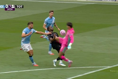 Thảm họa trọng tài ở Premier League