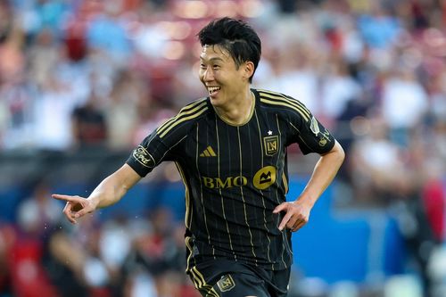 Son Heung-min ghi siêu phẩm đá phạt