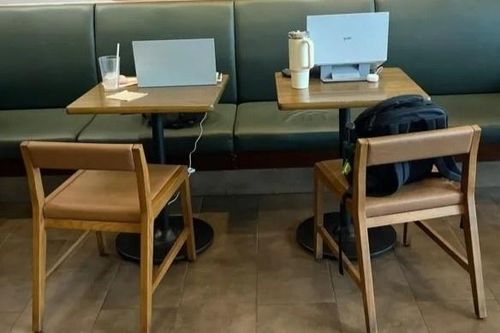 '2 laptop, 6 ổ điện' - kiểu khách khiến nhiều quán cà phê ngao ngán