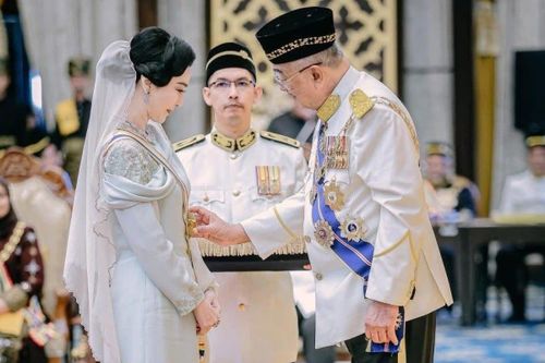 Phạm Băng Băng nhận huân chương ở Malaysia