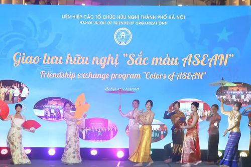 Giao lưu hữu nghị ASEAN chào mừng các sự kiện lớn của đất nước