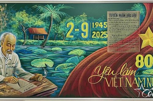 Thầy giáo 'tái hiện' lịch sử mừng ngày Quốc khánh bằng phấn màu