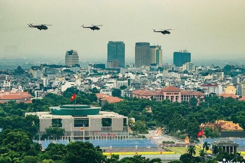 Vị trí 'vàng' ngắm biên đội trực thăng bay tập luyện qua Quảng trường Ba Đình