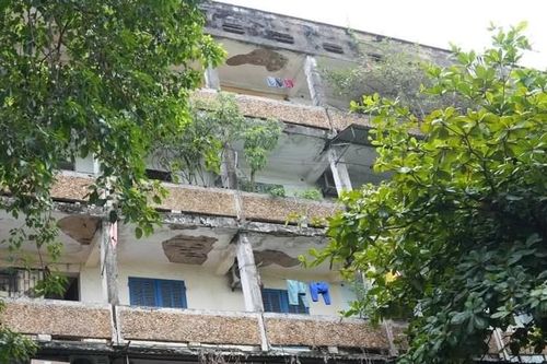 Di dời hơn 1.300 cư dân khỏi chung cư cũ để tránh bão số 5