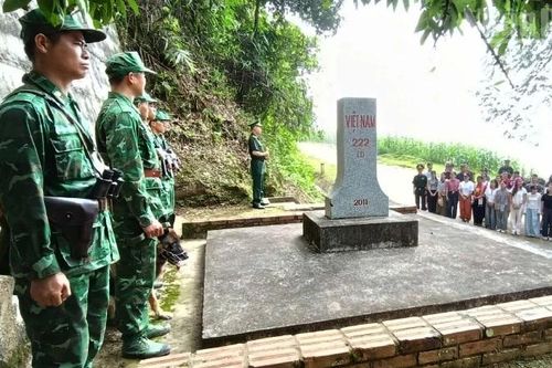 Cùng em đến trường tại vùng biên giới Sơn La