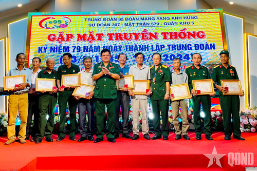 Qua ba lần khói lửa, hai lần nhận anh hùng
