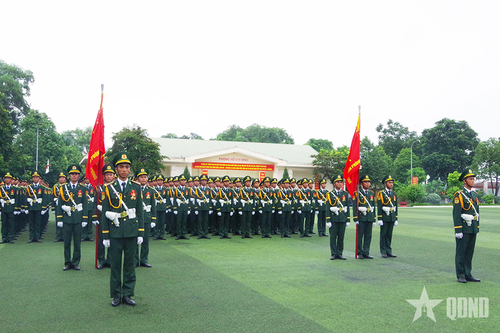 Vững vàng dưới nắng thu lịch sử