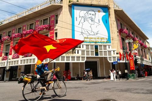 Ngắm mùa Thu Hà Nội khoác lên mình vẻ đẹp thanh bình của 80 năm Quốc khánh