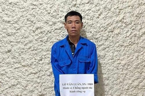 Tạm giữ đối tượng say rượu hành hung lực lượng chức năng ở Sơn La