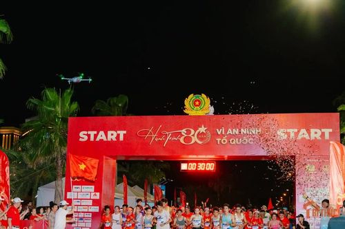 Khí thế sôi động tại giải chạy 'Hành trình 80 năm vì An ninh Tổ quốc'
