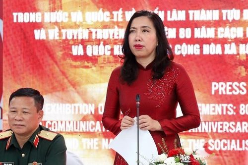Lần đầu tiên đoàn kiều bào tham gia diễu hành mừng Quốc khánh
