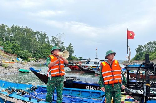 Toàn bộ tàu thuyền của thành phố Đà Nẵng đã di chuyển đến nơi tránh trú an toàn