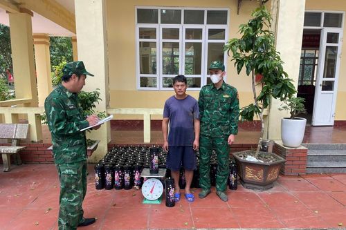 Đồn Biên phòng cửa khẩu Hoành Mô liên tiếp bắt giữ 2 vụ vận chuyển và mua bán trái phép khí cười
