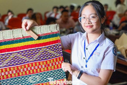 Người trẻ giữ nghề xưa phố Hội