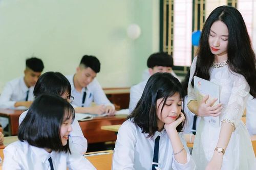 Điểm chuẩn ngành sư phạm giáo dục gần 30 điểm: Vì đâu?