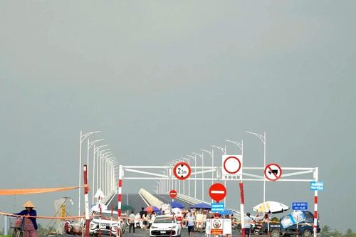 Cần Thơ khẩn cấp xử lý người dân vượt rào lên cầu Đại Ngãi 2 đang thi công