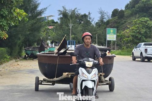Người dân phố biển chằng chống nhà, kéo thuyền thúng về nhà tránh bão số 5