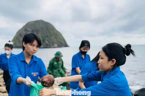 Tuổi trẻ Đắk Lắk làm sạch biển, phòng chống dịch bệnh truyền nhiễm