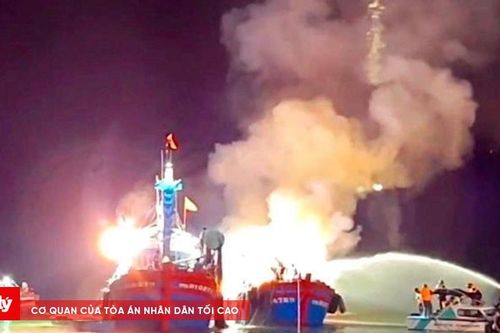 Tàu cá bốc cháy trong đêm gây thiệt hại nặng