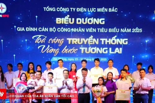 EVNNPC biểu dương con cán bộ nhân viên học giỏi, gia đình tiêu biểu