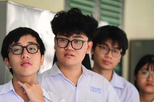 Đề khó, điểm thi thấp, vì sao điểm chuẩn các trường ĐH phía Nam lại cao?