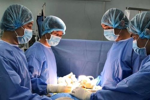 Hành trình cắt mật đầy bất ngờ của nữ Việt kiều từ Mỹ về Việt Nam chữa bệnh