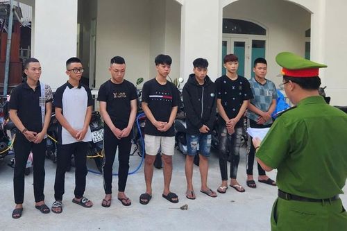 Khởi tố 5 đối tượng vô cớ đánh người đi đường, ngăn chặn vụ đánh nhau