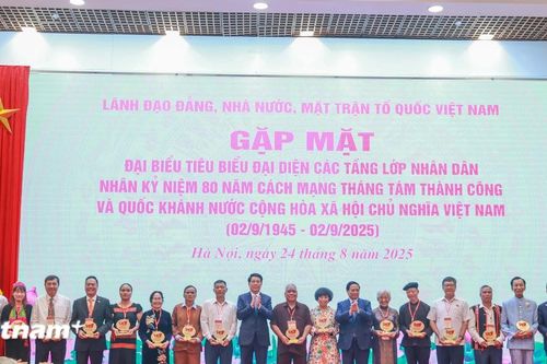 Lãnh đạo Đảng, Nhà nước gặp mặt 300 đại biểu tiêu biểu đại diện các tầng lớp Nhân dân