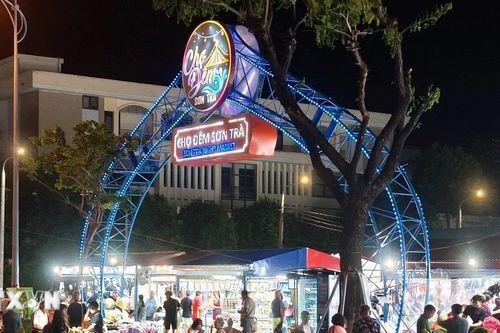 Xử lý tình trạng hàng rong 'bao vây' chợ đêm Sơn Trà sau phản ánh của TTXVN