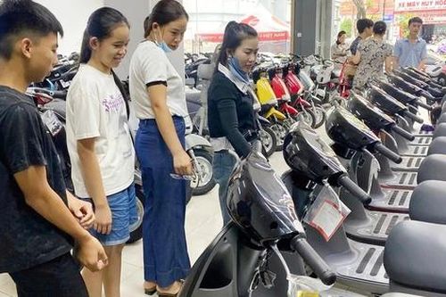 Xe điện vào mùa cao điểm trước thềm khai giảng