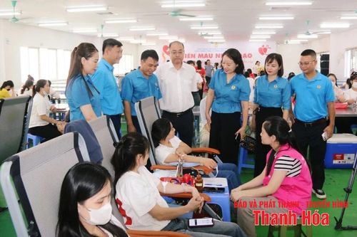 400 công nhân lao động Công ty Sakurai Việt Nam hiến máu nhân đạo