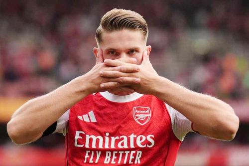 Gyokeres lập cú đúp rồi vuốt tóc, Arsenal thắng tưng bừng