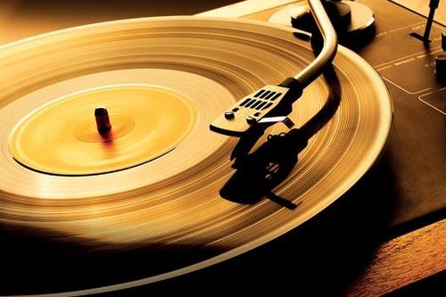 Giới trẻ Gen Z ở Bỉ quay trở lại với đĩa nhạc CD