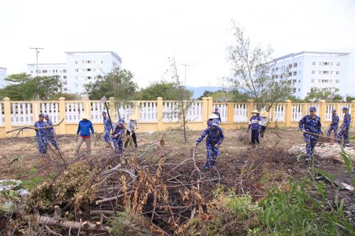 Lữ đoàn 162 thực hiện 'Ngày Chủ nhật xanh'