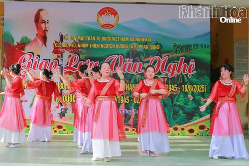 Xã Ninh Hải tổ chức giao lưu văn nghệ, trao quà cho đồng bào Raglai