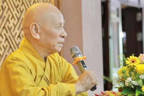 Trưởng lão Hòa thượng Thích Giác Quang sách tấn Tăng Ni sinh Học viện Phật giáo VN tại Huế