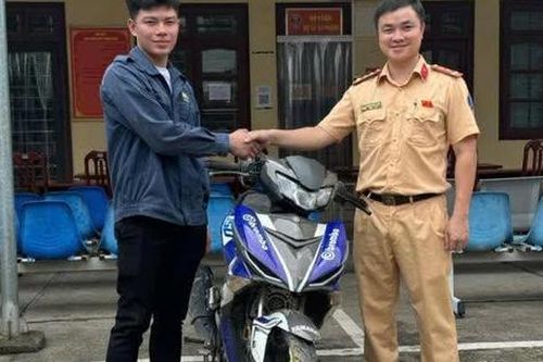 Thanh niên ở Sơn La được trả lại xe máy sau 2 năm mất trộm