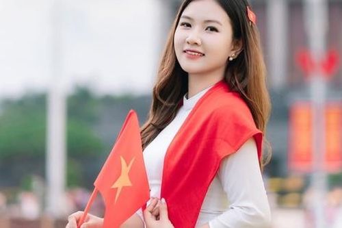 Lan tỏa tình yêu đất nước qua cuộc thi 'Check-in với cờ Tổ quốc' ở xã ven đô Hà Nội