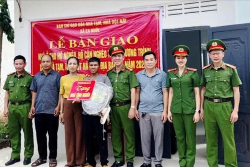 Công an Đắk LắkTrao yêu thương, dựng niềm tin nơi buôn làng