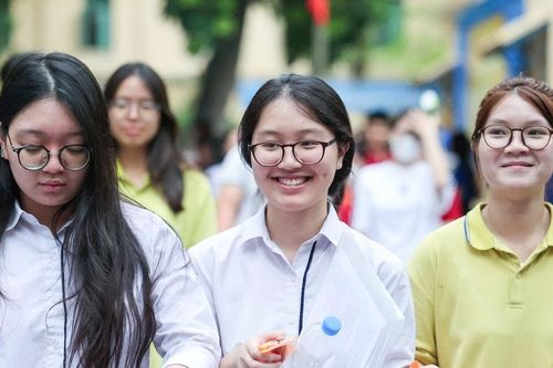 Điểm chuẩn năm 2025 của khối ngành Sư phạm chạm mốc tuyệt đối 30/30