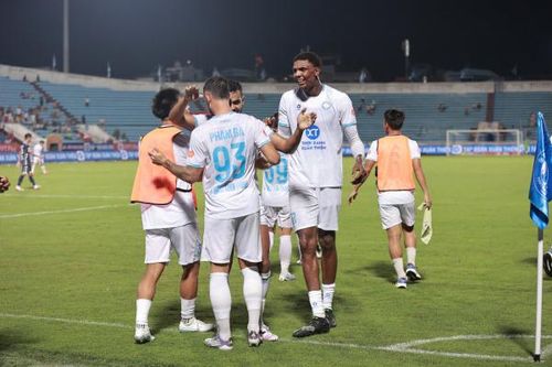ĐT Việt Nam đá giao hữu kín với Nam Định, Công an Hà Nội: Cái khó ló cái khôn