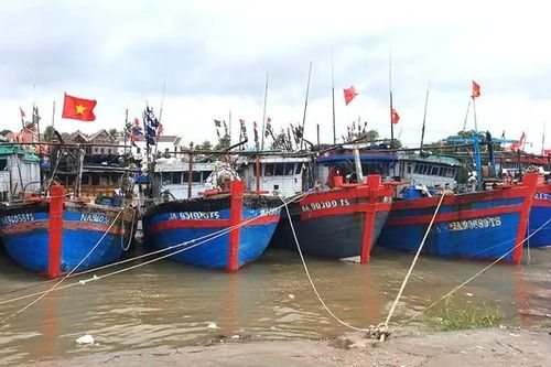 Khẩn trương kêu gọi tàu thuyền vào nơi trú ẩn an toàn