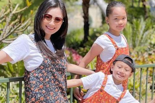 Mâm cơm thuần Việt dân dã đến bất ngờ của gia đình nữ diễn viên nổi tiếng VTV giữa trời Tây