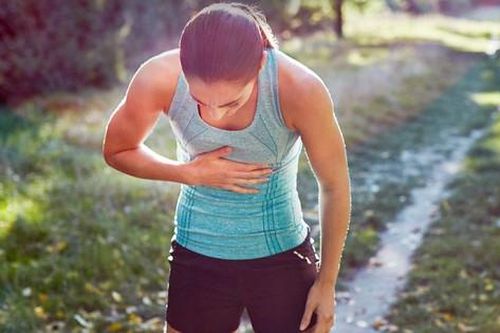5 dấu hiệu cảnh báo đau tim xuất hiện khi tập luyện, phòng ngừa đau tim như thế nào?
