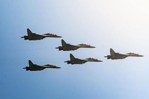 Khoảnh khắc máy bay quân sự trên bầu trời Hà Nội: Hàng triệu ánh mắt hướng về một niềm tự hào