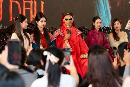 Lâm Thanh Mỹ hiếm hoi 'làm vợ', Hữu Vi lần đầu khoác áo cưới cổ trang