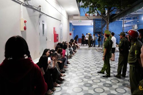 Dựng chuỗi nhà tạm để 'bao nuôi' nữ nhân viên phục vụ quán karaoke