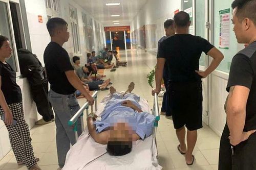 Trèo lên mái nhà chống bão bị ngã, 3 người thương vong